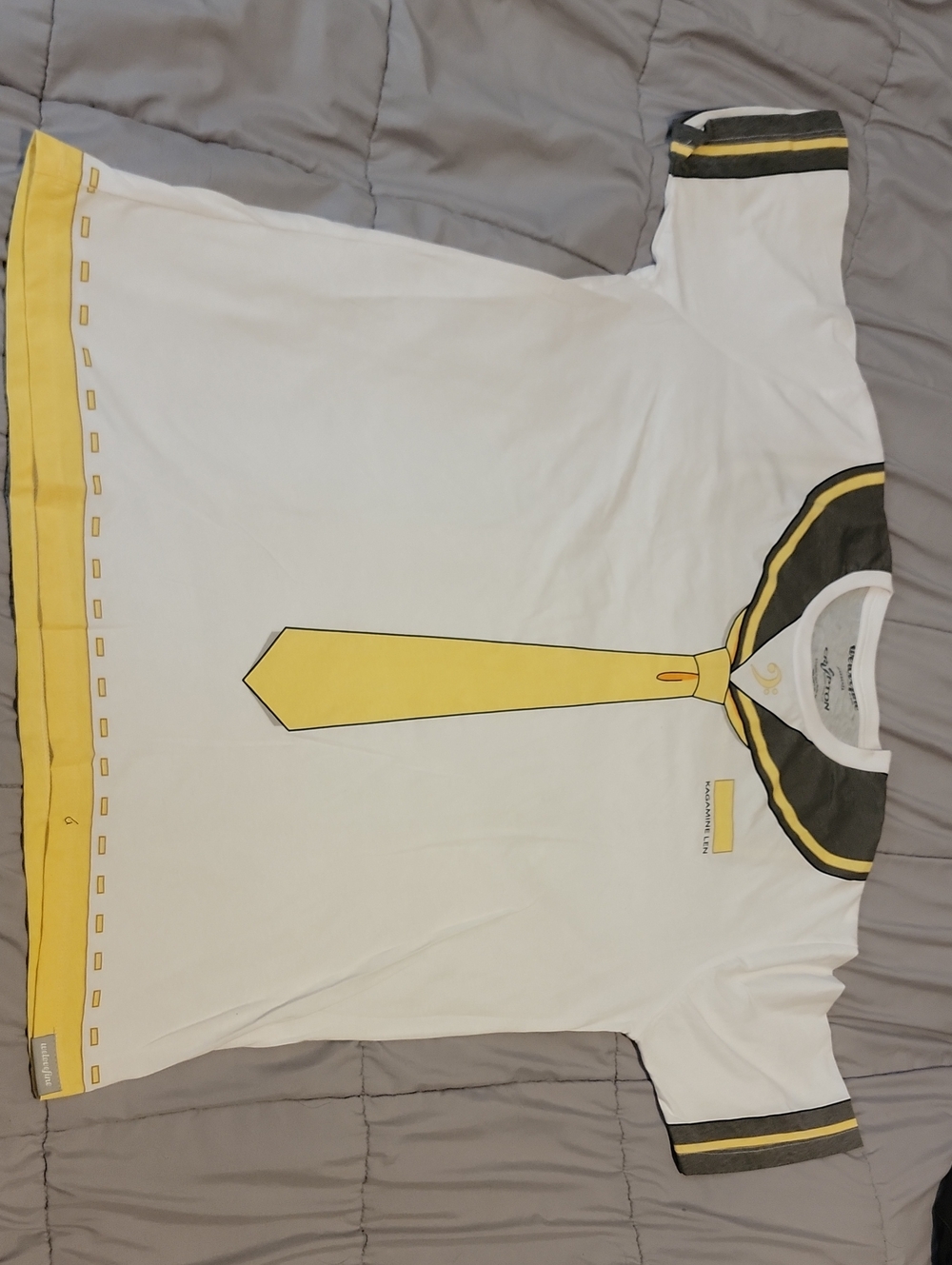 Men's Kagamine Len White Short Sleeve Tee with Yellow Tie Graphic